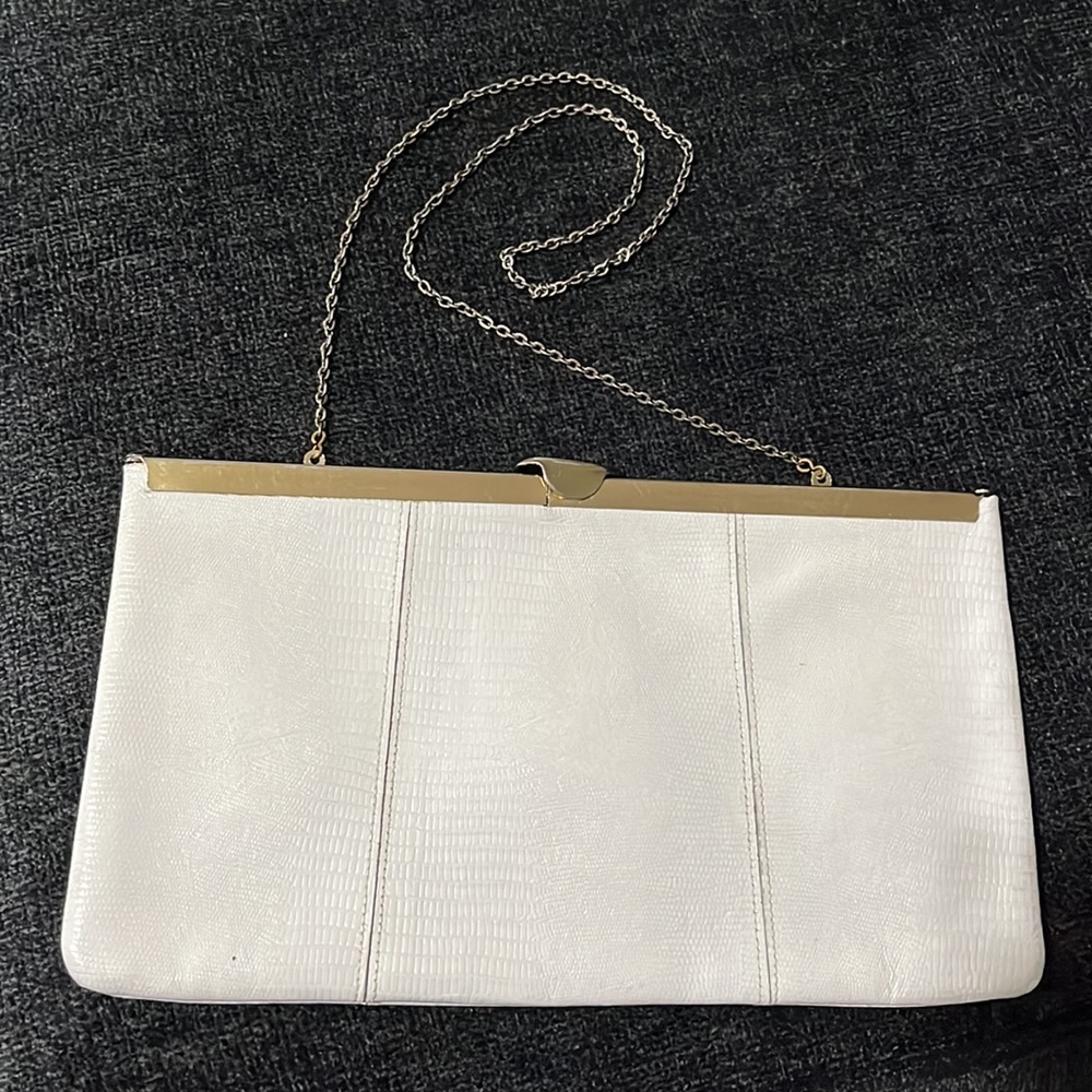 Vintage Etra White Leather Vinyl Lined Envelope Clutch Clasp Closure Chain Strap